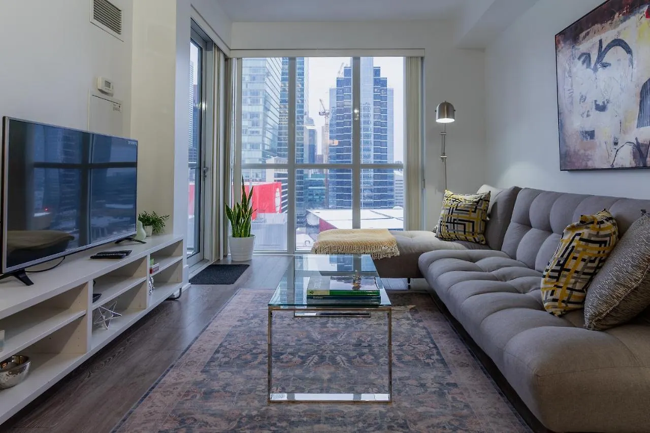 Modern Condo Cn Tower View Downtown With Parking location